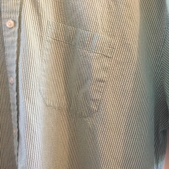 L.L. Bean Seersucker short sleeve Shirt XL… - Picture 4 of 5